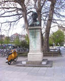Hegelplatz - Denkmal Georg Wilhelm Friedrich Hegels (Mitte)