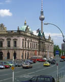 Unter den Linden - Zeughaus, aus Richtung Bebelplatz gesehen (Mitte)