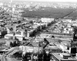 Straße Unter den Linden - von der Schlossbrücke bis zum Pariser Platz, im Vordergrund die Kuppel des Berliner Domes, im Hintergrund die Siegessäule (Mitte)